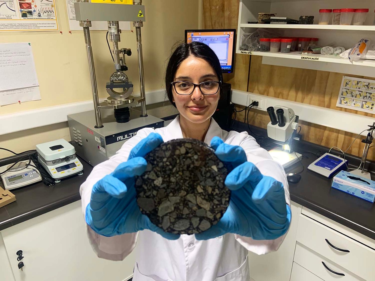 Investigadora del Biobío desarrollará material asfáltico autorreparable para alargar vida útil de carreteras