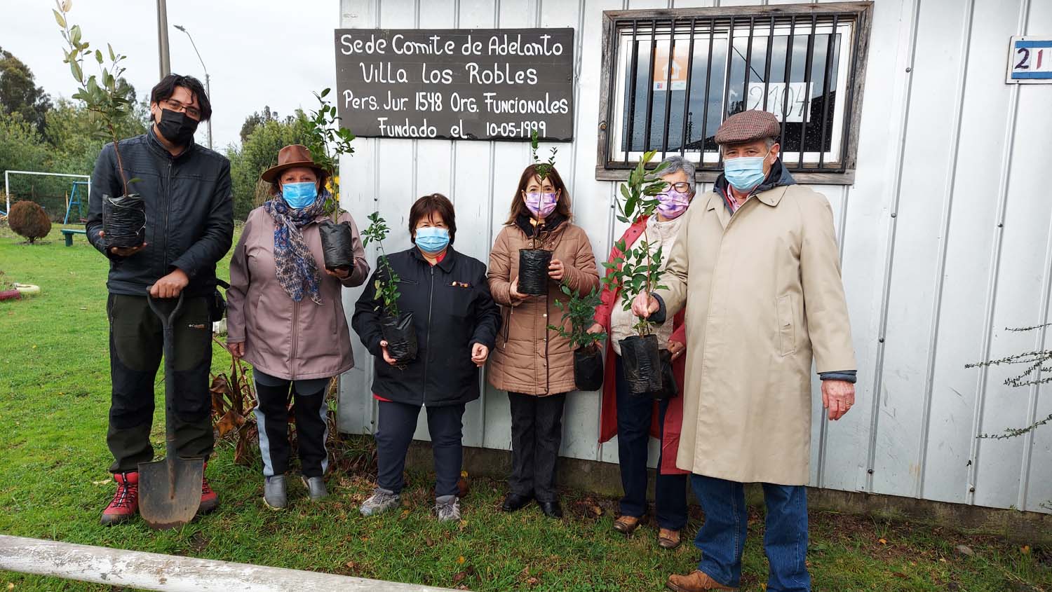 Corma dona especies nativas a colegio y juntas de vecinos en La Araucanía