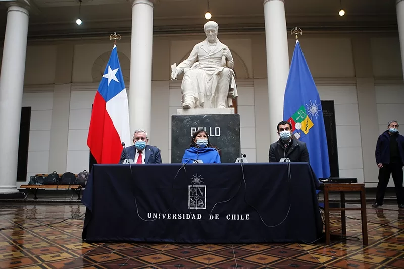Mesa directiva de la Convención Constitucional visitó la U. de Chile ante ofrecimiento de planteles públicos para sesionar en sus dependencias