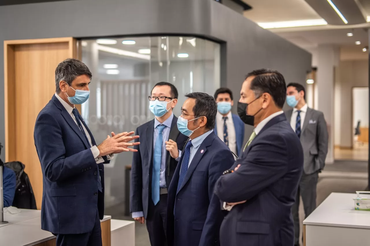 Ministro de Ciencia recibe a delegación de laboratorio Sinovac por proyecto de instalación de planta de vacunas en Chile