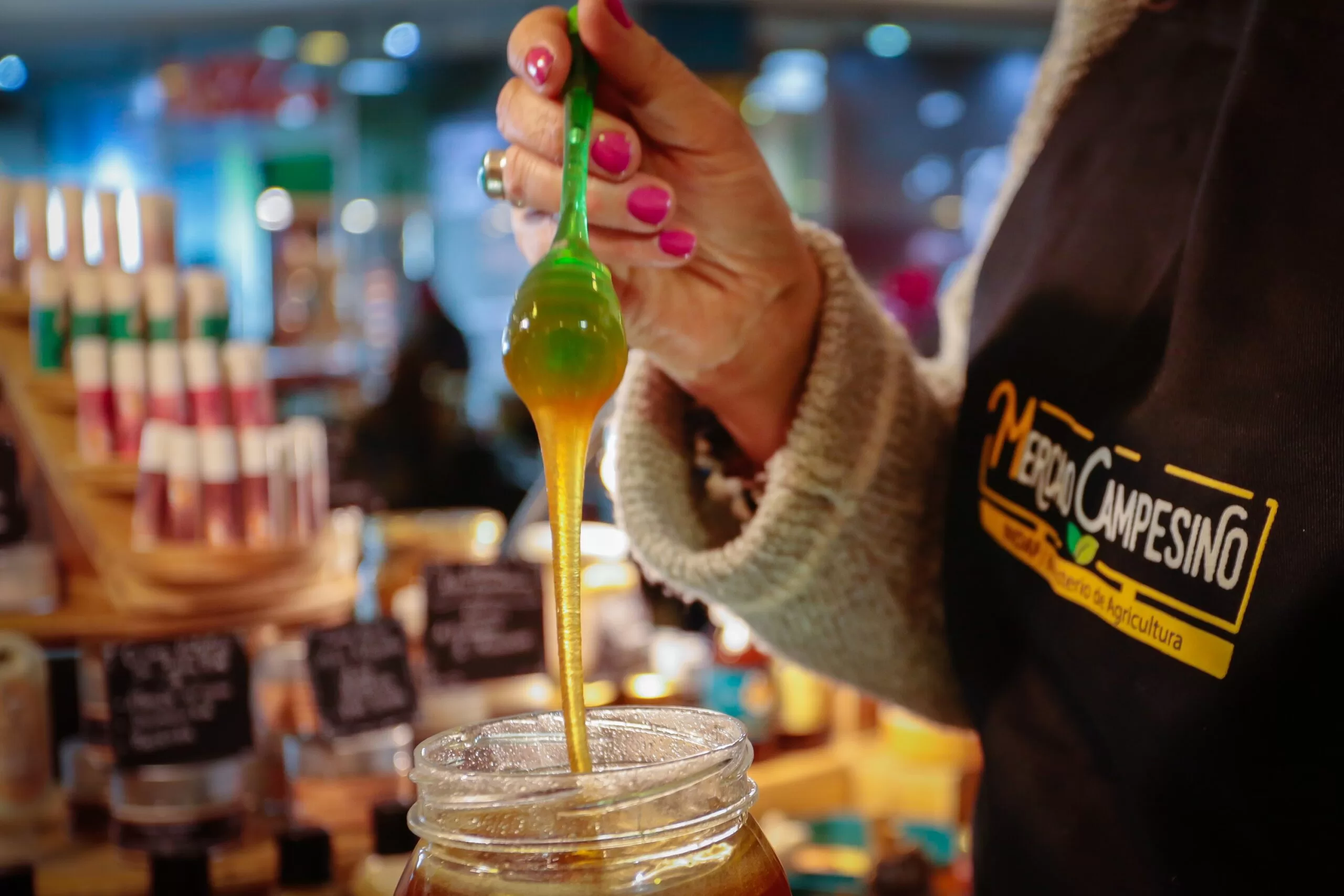 Con degustación de variedades se conmemora el Día Nacional de la Miel en Biobío