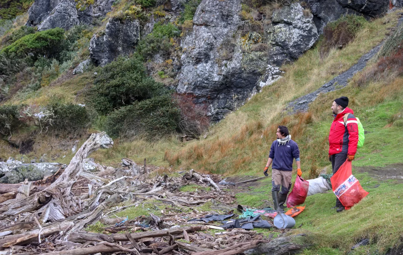 Magallanes: Residuos en Áreas Marinas Protegidas provienen de las ciudades y de actividades productivas del sector