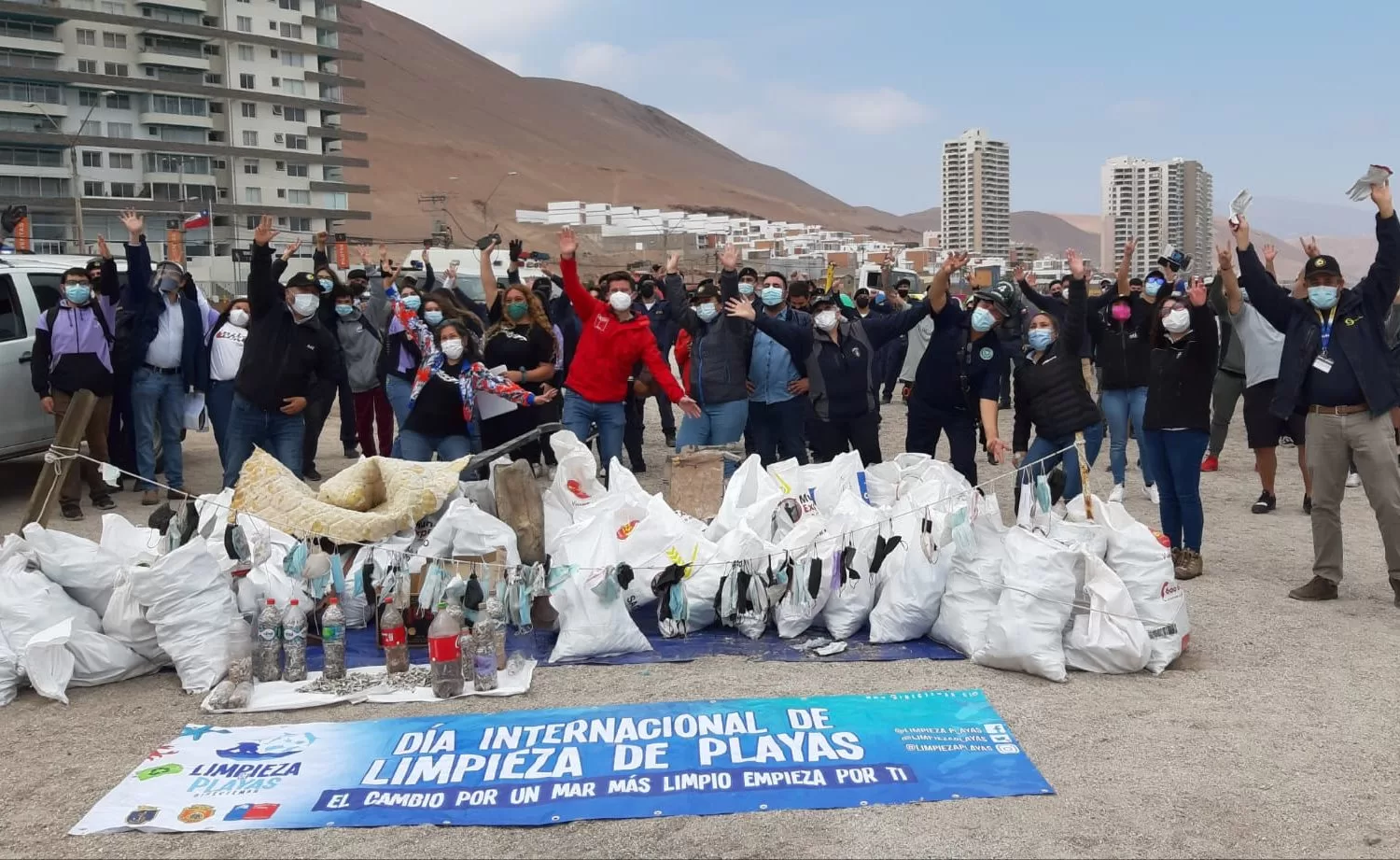 Colillas de cigarros y mascarillas desechables principales residuos recolectados en el Día Internacional de la Limpieza de Playas en Antofagasta