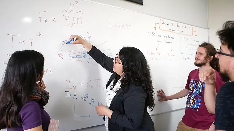 Astrónoma Laura Pérez: abriendo una ventana al universo desde Chile