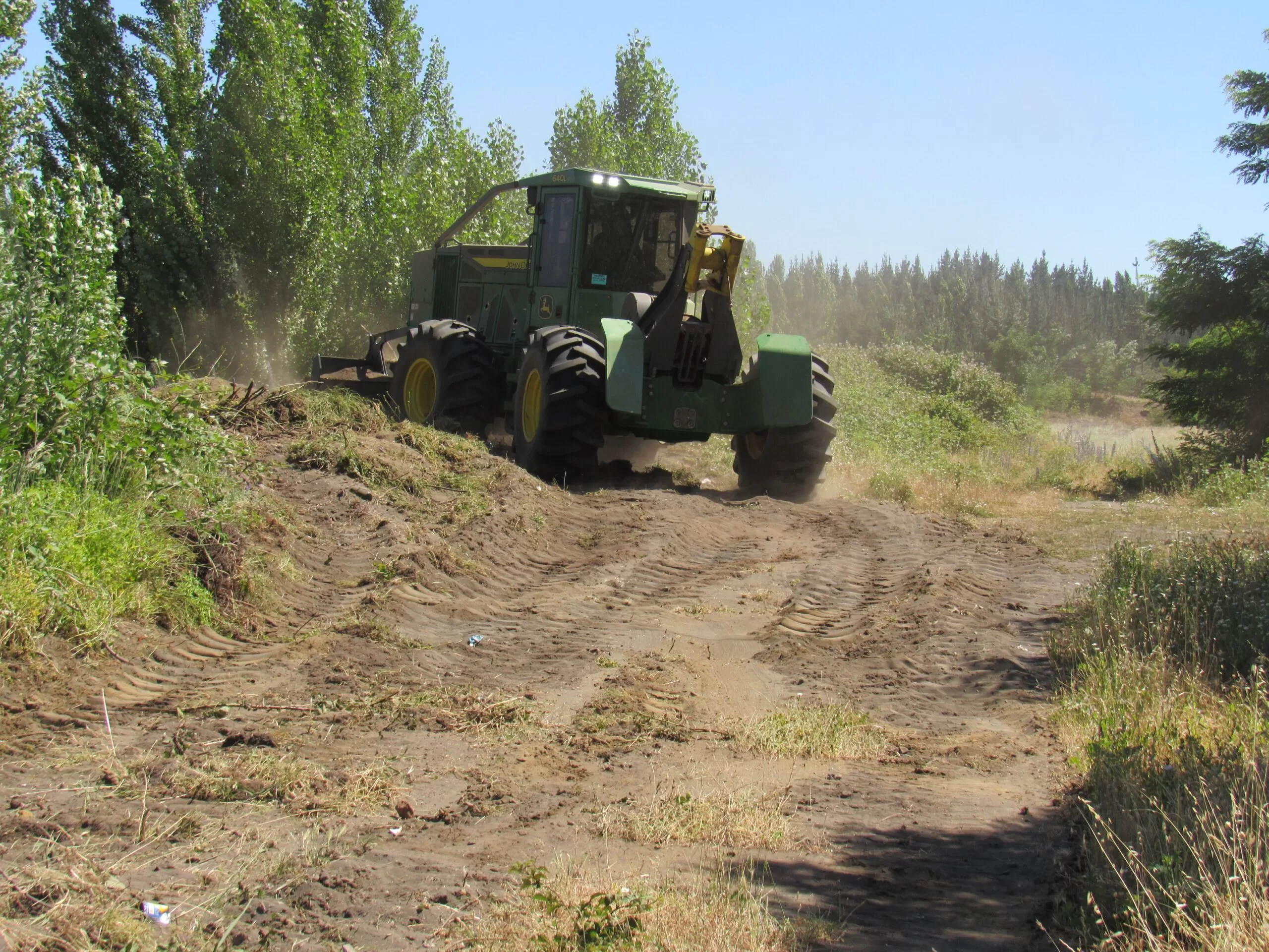 Construyen 11 kilómetros de cortafuegos en zonas de interfaz de Cabrero