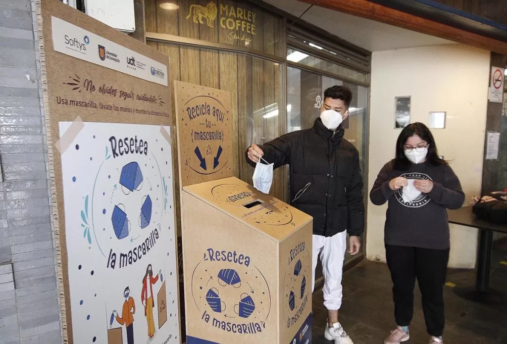 Unidad de Desarrollo Tecnológico UdeC transforma mascarillas en 5 mil bandejas y maceteros reutilizables