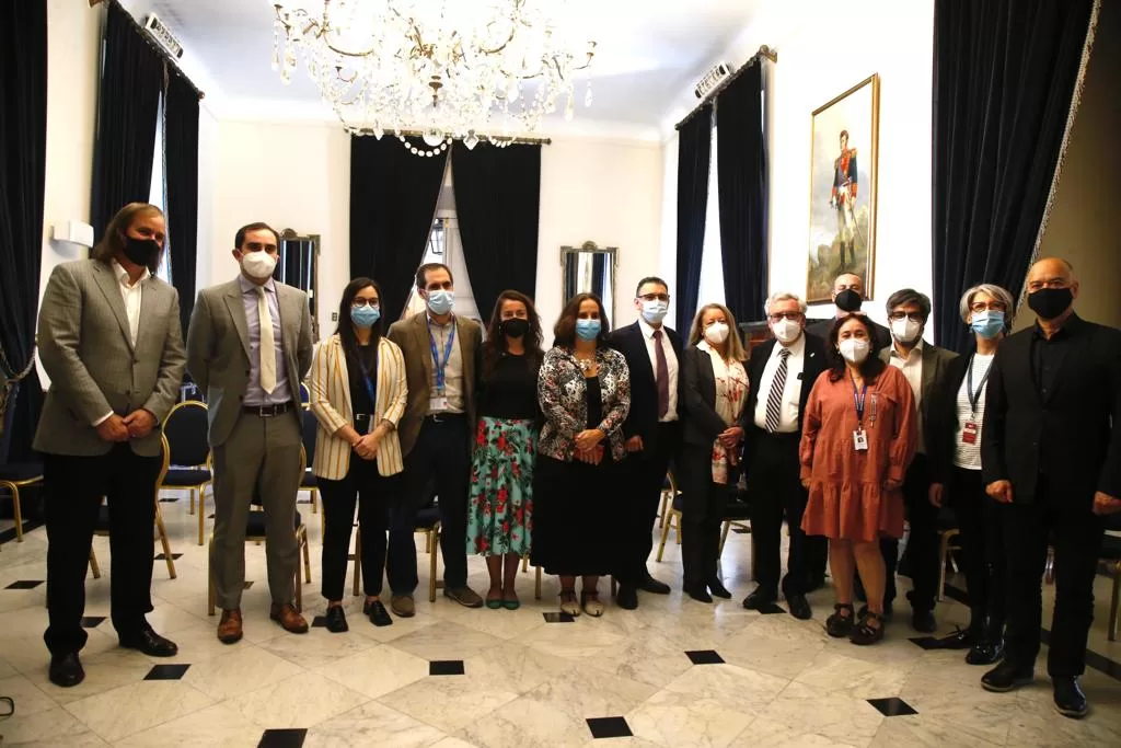 Reunión interministerial permitió que autoridades de cinco carteras conocieran iniciativa que busca retomar la manufactura de vacunas en Chile