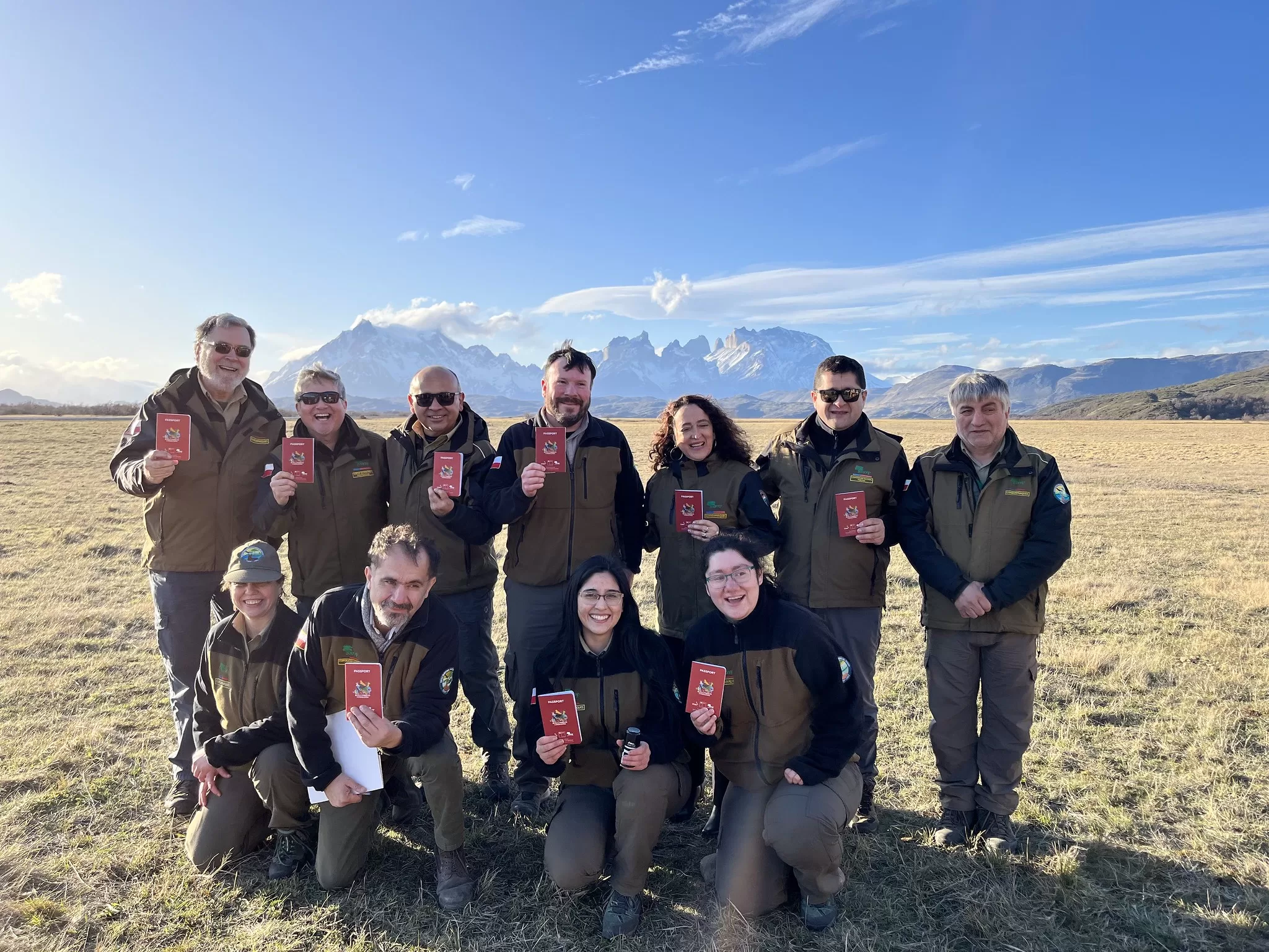 Lanzan primera edición del pasaporte Ruta de los Parques de la Patagonia en inglés