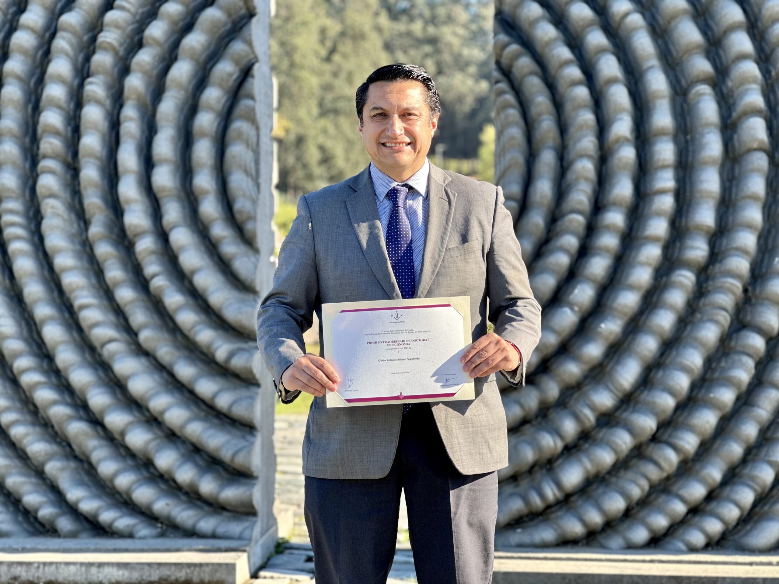Académico UCSC es el primer chileno en obtener el Premio Extraordinario de Doctorado