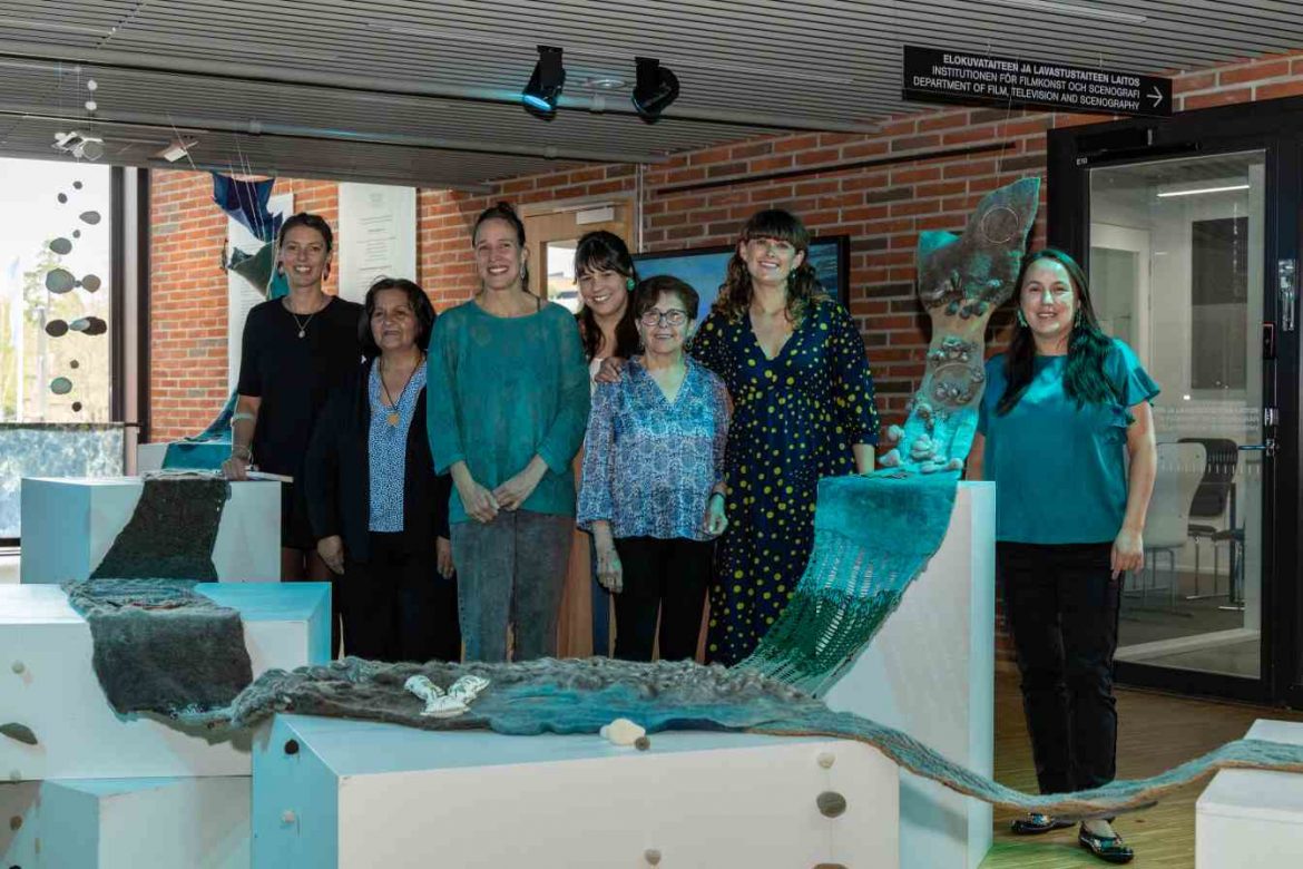 Desde la Patagonia hasta las tierras Boreales: siete ayseninas exhiben obra “un río tejido” en Helsinki