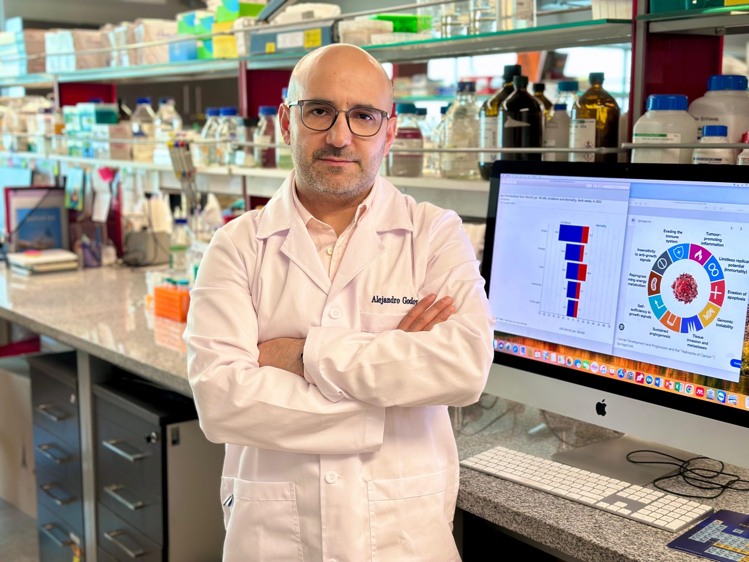 Investigador estudia cómo las algas chilenas ayudarían a enfrentar el cáncer de próstata